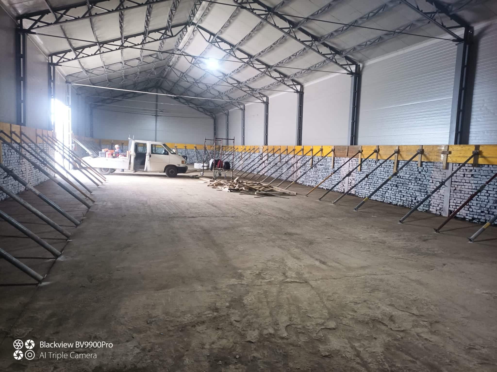 Structura metalica montata cu precizie, proiectata pentru stabilitate si exploatare eficienta pe termen lung.